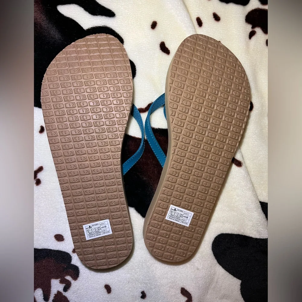 ✨BRAND NEW SANUK SANDALS SIZE 10✨ - Picture 2 of 4
